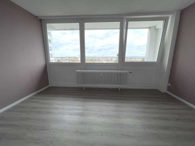 3-ZKB Wohnung mit Balkon und Einbauküche zu vermieten