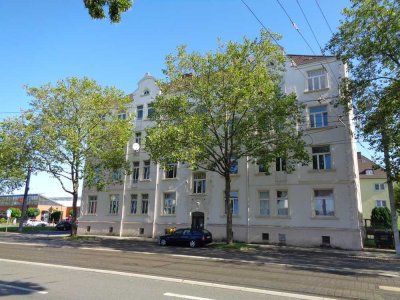 Großzügig geschnittene 4-Zimmer-Wohnung - WG geeignet