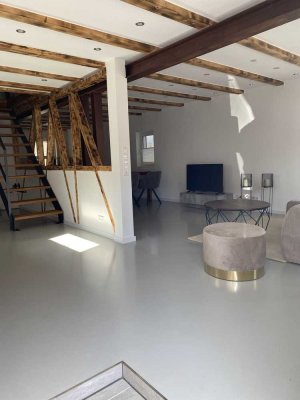 Geschmackvolle 2-Zimmer-Maisonette-Wohnung mit lux. Innenausstattung mit Balkon und EBK in Fellbach