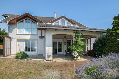 Ruheoase mit Seeblick - großzügiges Einfamilienhaus über dem Pusztawohnpark in Breitenbrunn