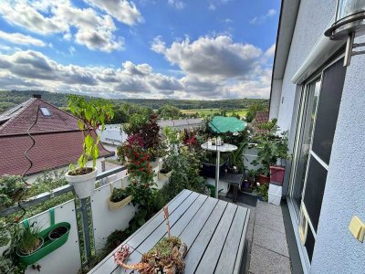 Schöne, gepflegte 6,5-Zimmer Wohnung mit Blick ins Grüne, Balkon und Garage in Mühlacker