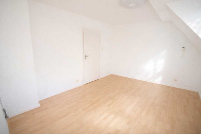 Charmante 3,5-Zimmer Wohnung im 4. OG in Hof Innenstadt