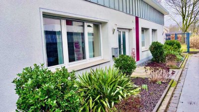 Volltreffer! Bungalow mit tollem Grundriss, Terrasse, Garten, großer Garage und viel Platz.