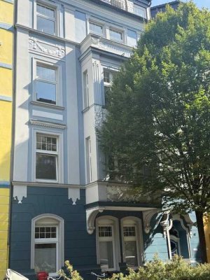Exklusive, modernisierte 3,5-Raum-Wohnung mit geh. Innenausstattung mit Balkon und EBK in Düsseldorf