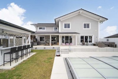Familientraum - Exklusives Einfamilienhaus mit Außenpool und jede Menge Platz