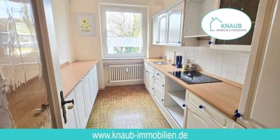 Gut geschnittene 3 Zimmer Wohnung, Balkon, Einbauküche, PKW Stellplatz