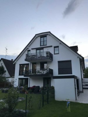 Moderne und Helle 3-Zimmer DG Whg München-Waldtrudering