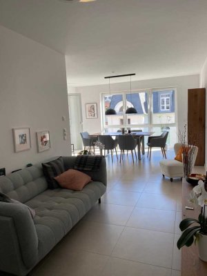 Großzügige, moderne, unmöblierte 2-Zimmer-Wohnung mit Balkon in begehrter Lage Wiesbaden Nordost