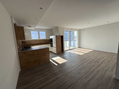Lichtdurchflutete Wohnung mit Einbauküche, Aufzug und Balkon