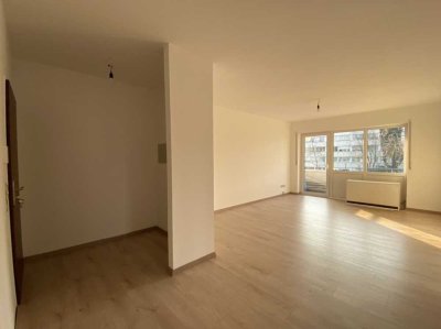 Stilvolle, modernisierte 2-Zimmer-Wohnung mit Balkon und Einbauküche - innenstadtnah!