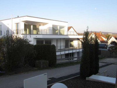 Erstbezug mit Balkon und Einbauküche: Exklusive 4-Raum-Penthouse-Wohnung mit geh. Innenausstattung