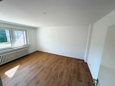 Moderne und gepflegte 2-Raum-Wohnung mit großem Balkon in ruhiger Lage