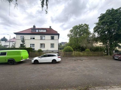 Sanierungsbedürftige Doppelhaushälfte in beliebter Wohnlage