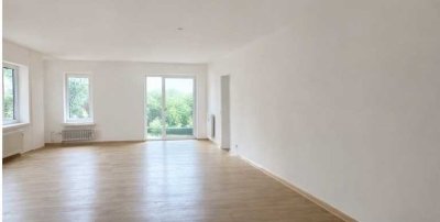 Helle 3-Zimmer Erdgeschosswohnung mit 2 Terrassen & TG Stellplatz - strandnah in Flensburg Mürwik