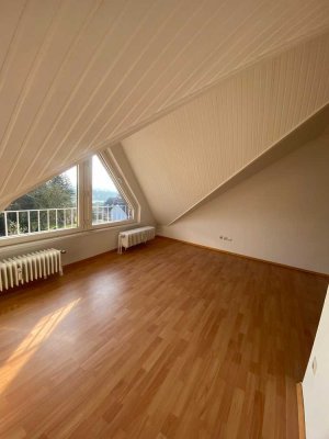 drei Zimmerwohnung im 3.OG mit Einbauküche + Balkon zu vermieten