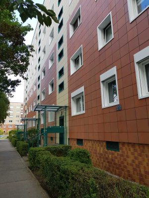 Wohnen mit Charakter: 3-Zimmer-Wohnung in Berlin-Neu-Hohenschönhausen