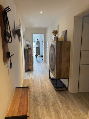 Exklusive vollmöblierte 3,5-Raum-Penthouse-Wohnung mit Balkon und Tiefgarage