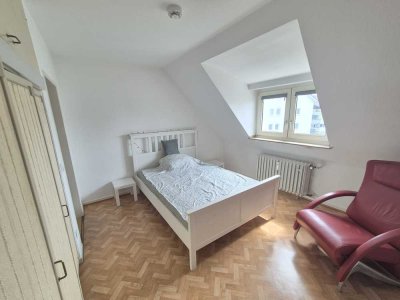Zwischenmiete - gemütliche 2-Zimmer-DG-Wohnung in Köln Parkgürtel
