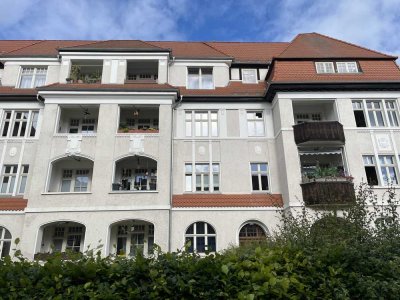 Schöne 4-Zimmer-Altbauwohnung mit 2 Balkonen nähe Uniklinikum