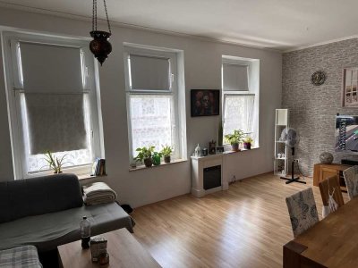 Helle  3 Zimmer Altbauwohnung mit Balkon und Einbauküche  –  in Zentrumsnähe