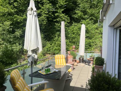 Bezugsfreie edel ausgestattete 3-Zimmer-Wohnung mit Terrasse und Tiefgaragenstellplatz
