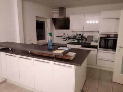 Modernisierte 5-Zimmer-Wohnung mit Kamin, Einbauküche & Klimaanlage in Bayreuth