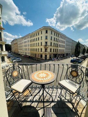 Neusaniert: Stilvolle möblierte 3-Raum-Wohnung mit gehobener Innenausstattung, EBK und Balkon.