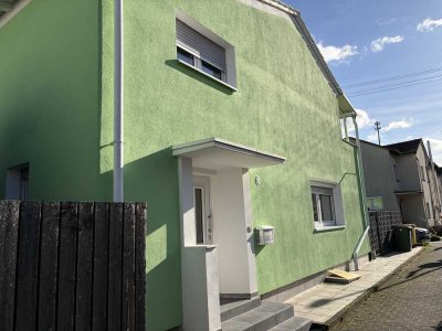 Modernes Einfamilienhaus mit großem Garten, Smart-Home-System, neuer Einbauküche & Garage – 153 m²