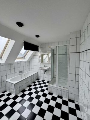 Erstbezug nach Sanierung: freundliche 2-Zimmer-Wohnung mit Einbauküche in Viersen