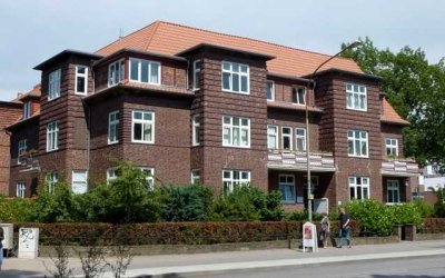 Ihr neues Zuhause: Helle Erdgeschosswohnung mit Dielenboden und Balkon