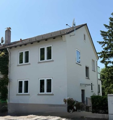 **Charmante Doppelhaushälfte am Stadtrand mit schönem Grundstück**