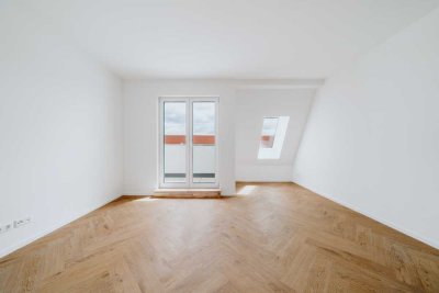 **NEU** Frisch saniertes Penthouse mit Dachterrasse im Altbau - Nähe Tempelhoferfeld WE1