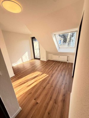 Saniertes 2-Zimmer-Apartment mit Balkon in U-Bahn-, Uni- und City-Nähe