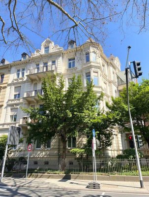 Repräsentatives Wohnen in Bestlage – Altbaujuwel am Kaiser-Friedrich-Ring