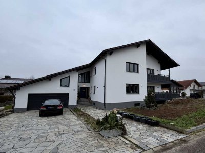 Großzügige 5-Zimmer-Wohnung (ca. 130 m²) mit großem Balkon in ruhiger Wohnsiedlung – Wallersdorf