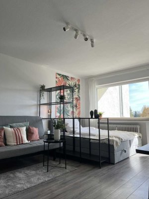 Stilvoll möblierte 1-Raum-Wohnung mit Balkon und Einbauküche in Senden