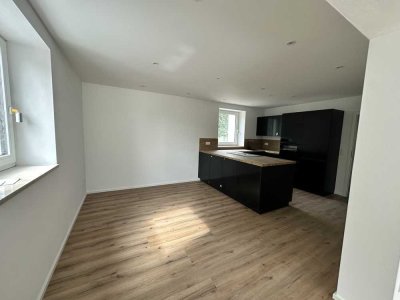 Stilvolle 4-Zimmer-Erdgeschosswohnung mit Garten