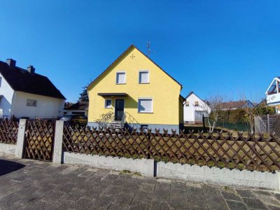 Freistehendes Einfamilienhaus mit großem Grundstück zu verkaufen