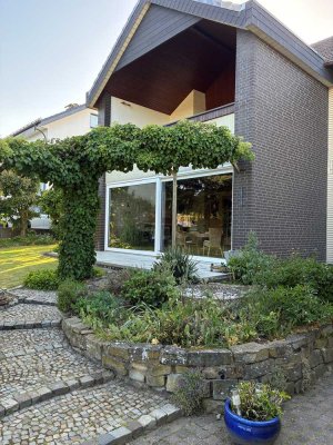 Großzügiges Zwei-Familienhaus mit Ausbaureserve - gepflegt, vielseitig und mit vielen Extras