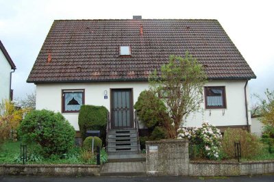 Einfamilienfertighaus mit Garten und Doppelgarage in ruhiger Lage von Tirschenreuth zu verkaufen
