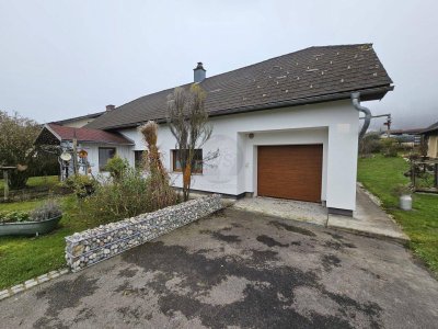 Zwei schöne Bungalows mit großem Garten