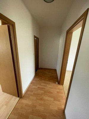 Helle 2-RWE mit Balkon in ruhiger Lage