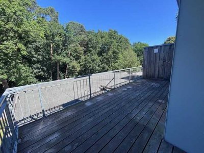 Schöne 2 Zimmerwohnung mit EBK, Duschbad, Dachterrasse und Stellplatz