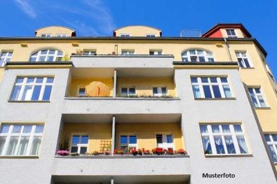 Dreifamilienhaus nebst Garage in ruhiger Wohngegend