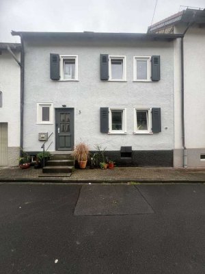 Charmantes, modernisiertes Fachwerkhaus in zentraler Lage von Hennethal