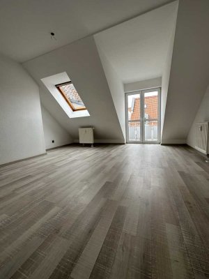 Schöne 1-raum Wohnung mit Balkon, Einbauküche & Tiefgaragenstellplatz