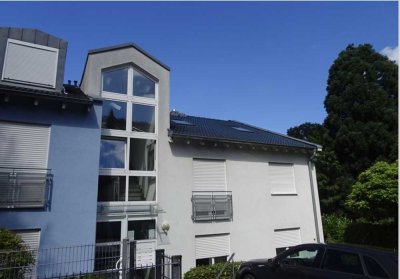 Helle 2-Zimmer-Wohnung mit Einbauküche, Balkon und Stellplatz