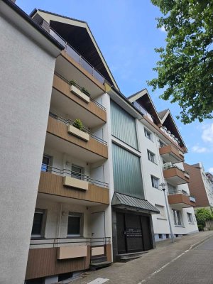 Schöne renovierte & sanierte Wohnung mit 2 Balkonen !