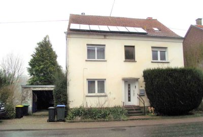 Geräumiges Mehrfamilienhaus mit Garage und großem Garten in Marpingen