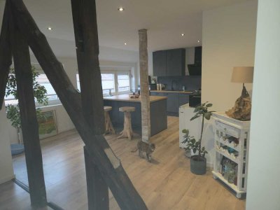 Top renovierte 3– Zimmerwohnung (133 qm) mit großem Garten und Kamin in Lathwehren